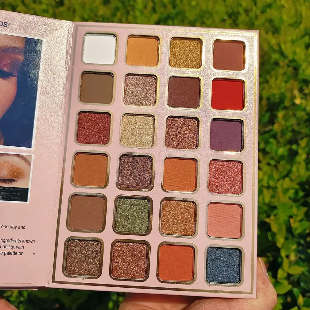 IGOODCO Fashion 5-in-1 Makeup Book Palette — 3